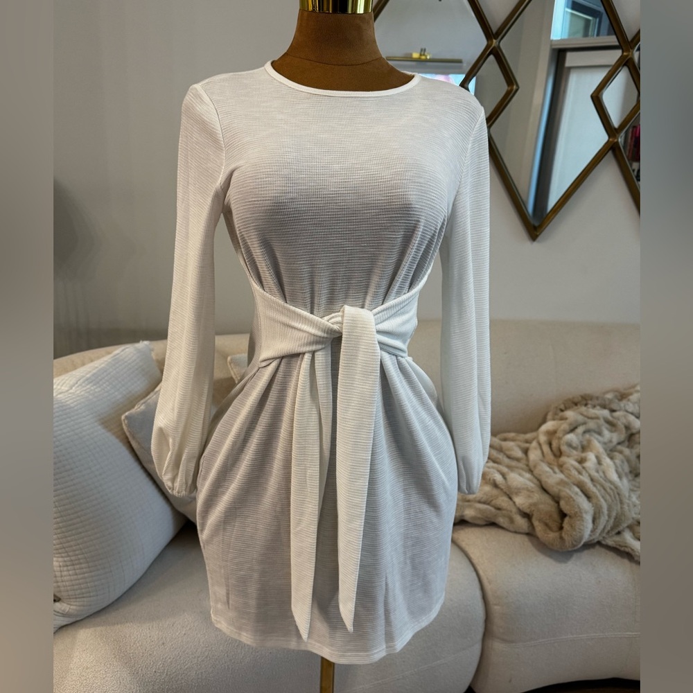 Women's White Long-Sleeve Tie-Waist Dress
